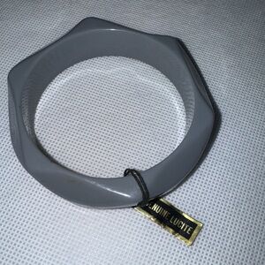 Vintage Faceted Geometric Silver Lucite Bangle Bracelet w/Tag